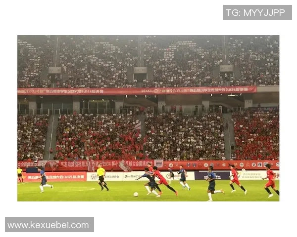 华丽球星闪耀绿茵舞台展现极致技巧与激情燃动足球世界