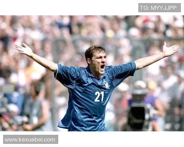 历史上著名的中锋足球球星及其在足球史上的地位与贡献