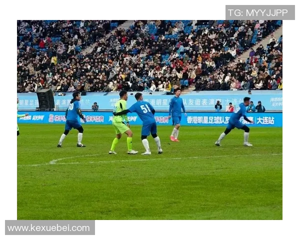 足球巨星闪耀登场全明星队伍激情对决瞬间回顾